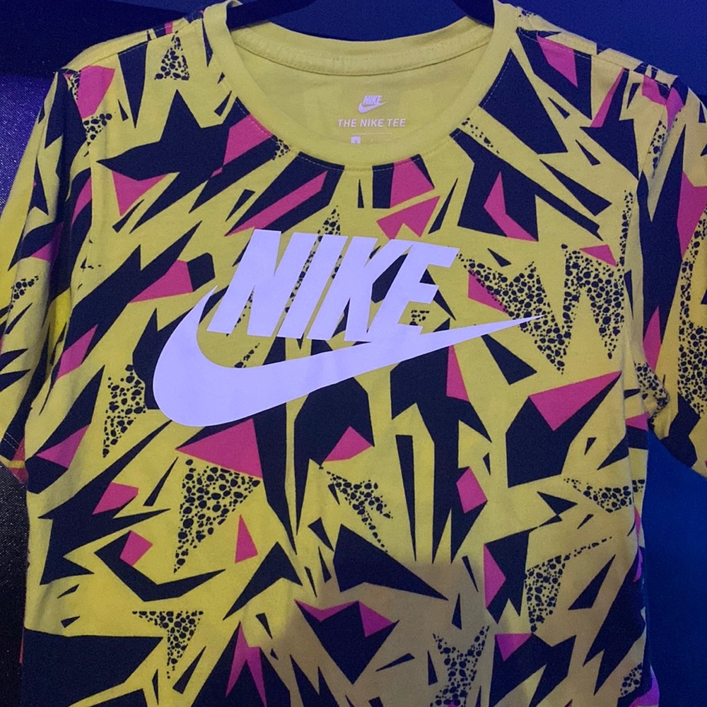 Nike graphic Tee. Size small. Brand new. Never worn